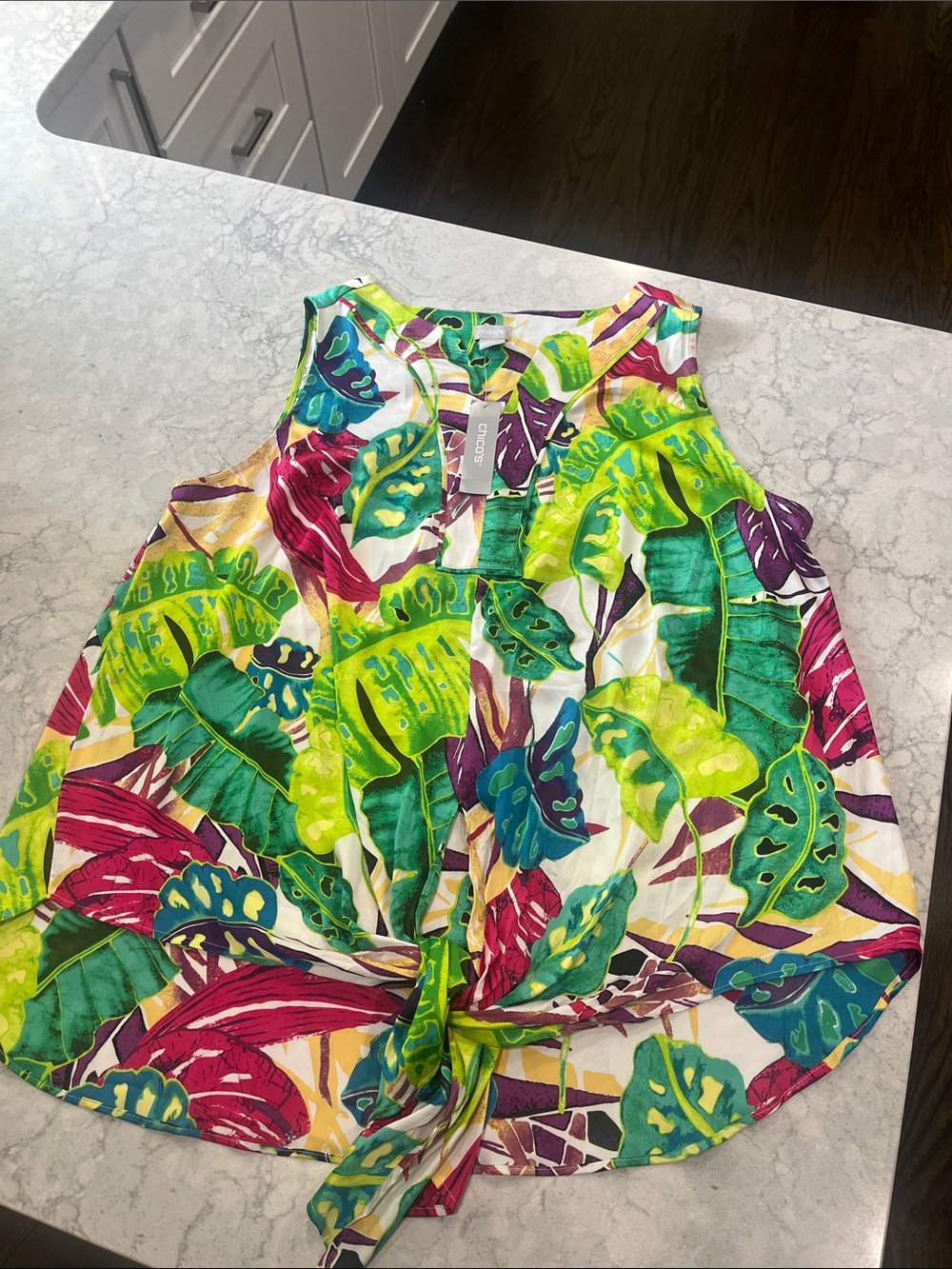 Chicos travelers sleeveless floral top-Size 3-NEW-Retail: $89